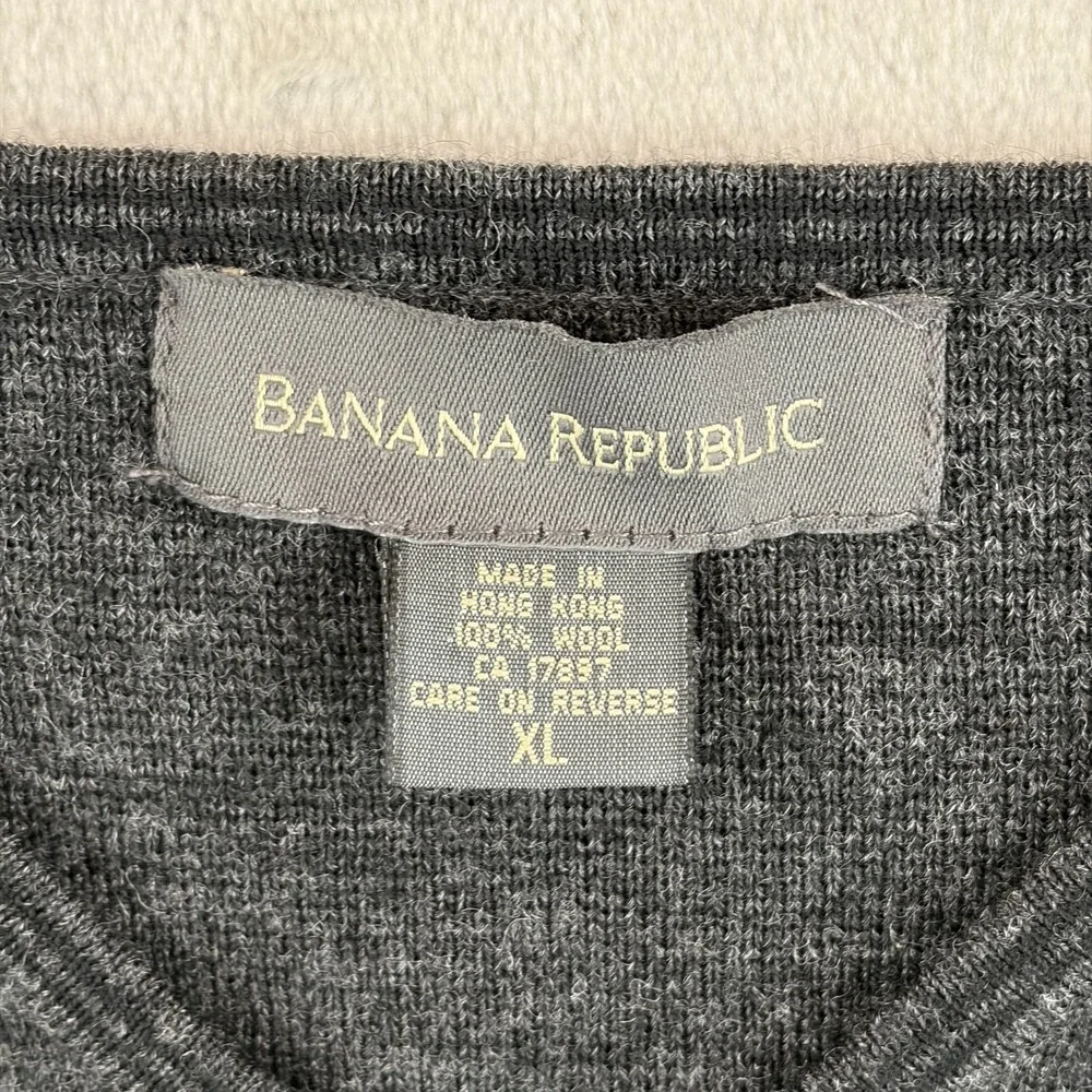 Vintage Banana Republic V Neck Pullover Sweater in Grey 100% Wool‎ Men XL